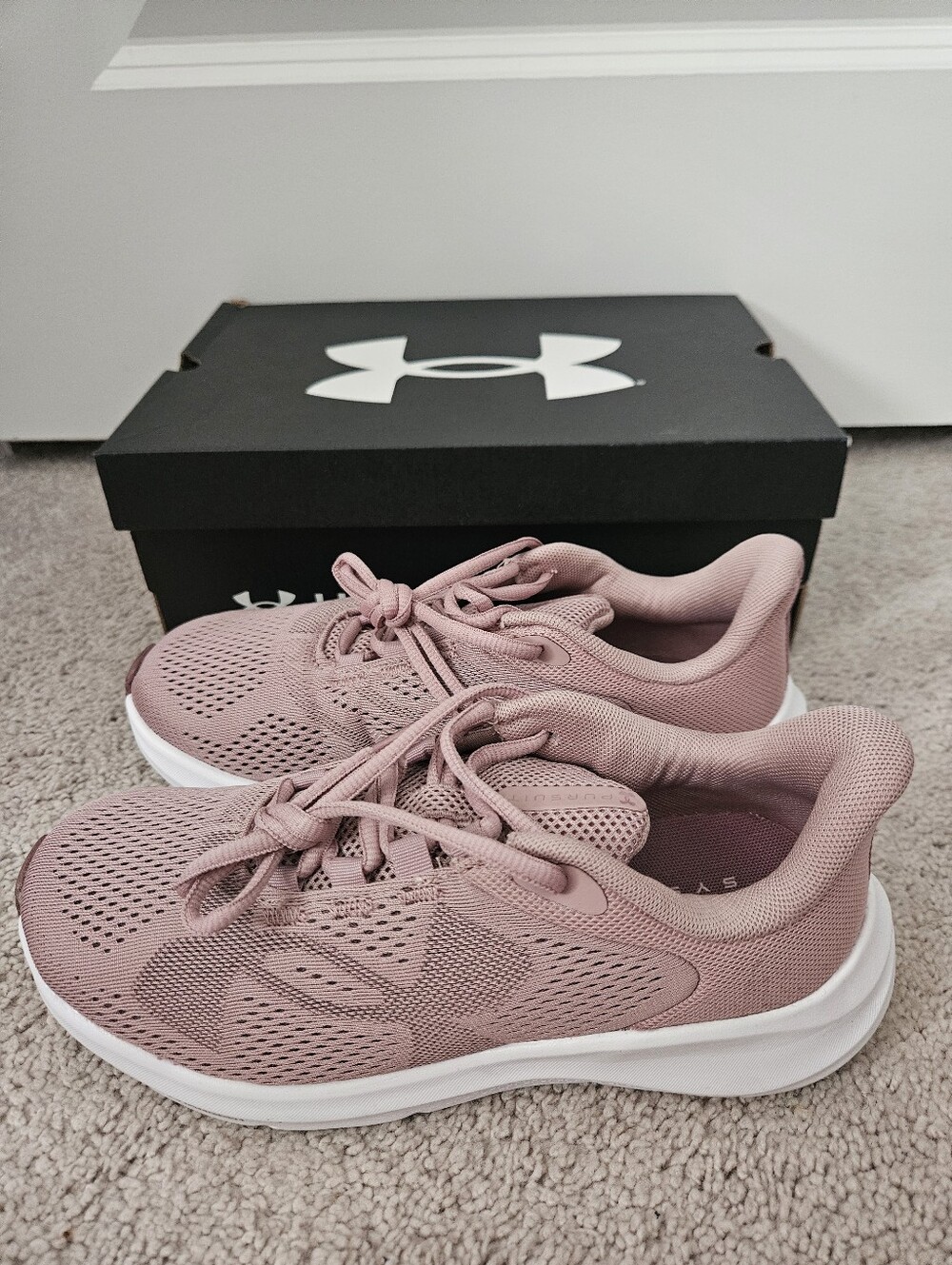 New In Box UA Charged Pursuit 4 Big Logo in Pink by Under Armour SZ 6.5